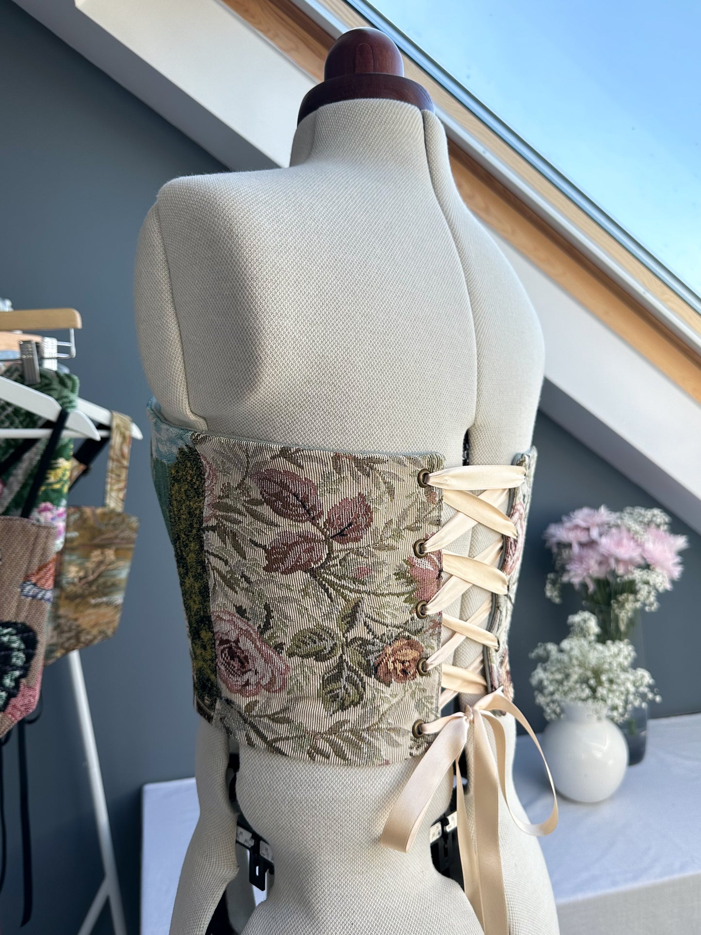 'Whistledown Manor' Corset | S Straight Bust