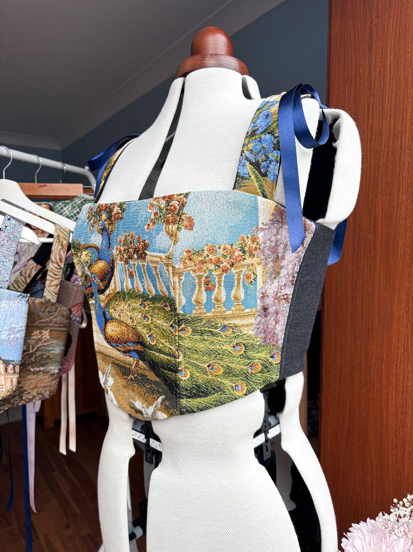 'Royal Feathers' Corset | XL Curved Bust