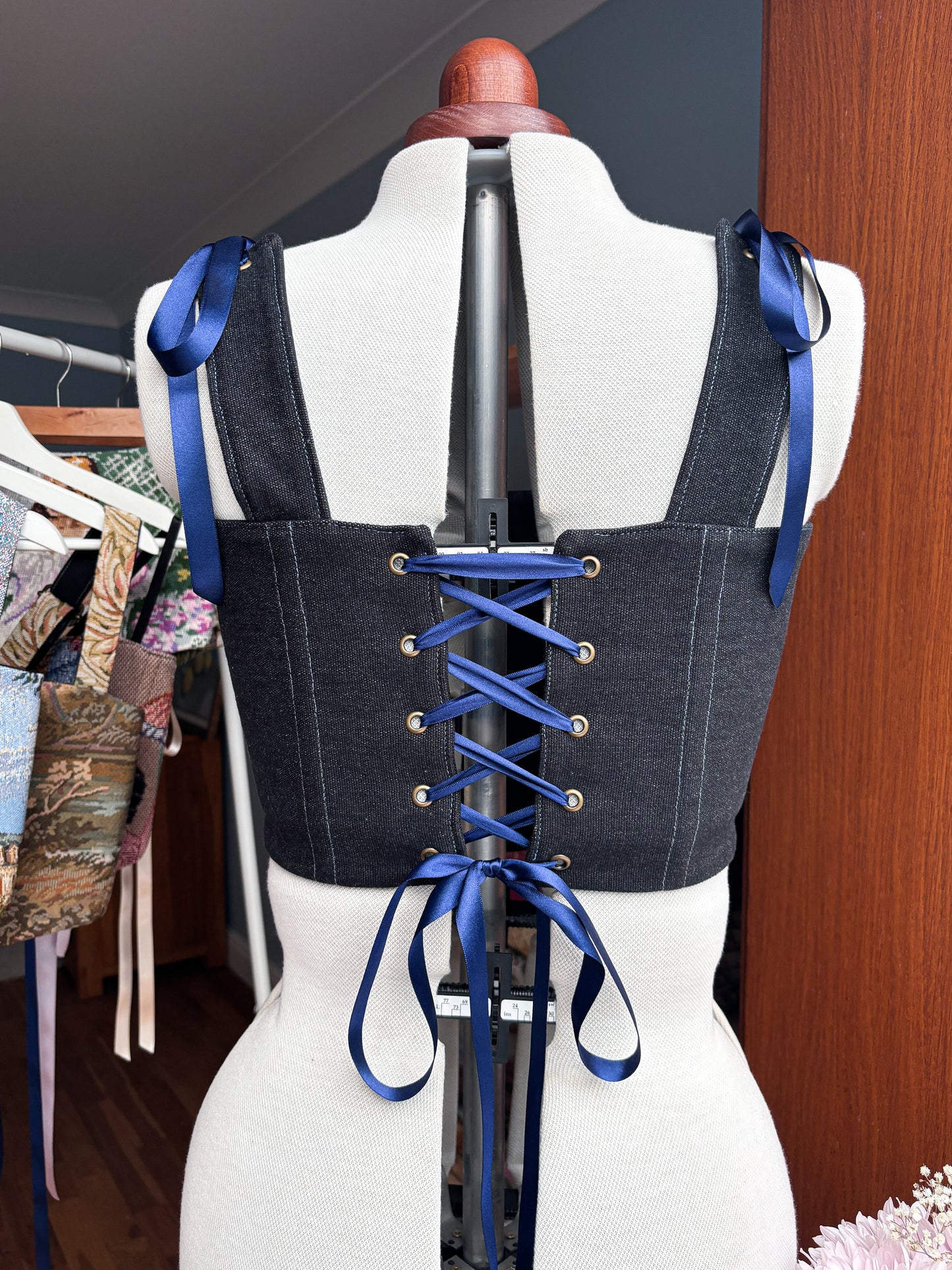 'Royal Feathers' Corset | XL Curved Bust