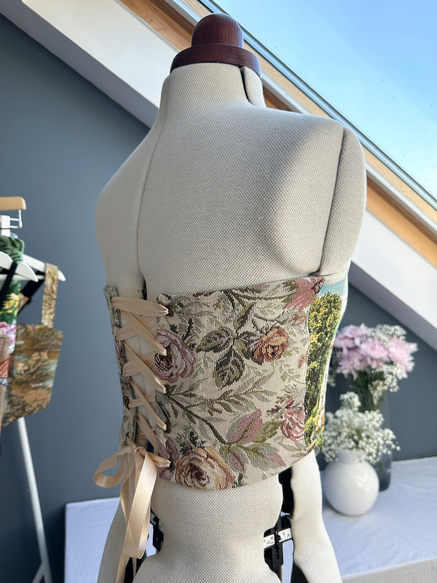 'Whistledown Manor' Corset | S Straight Bust