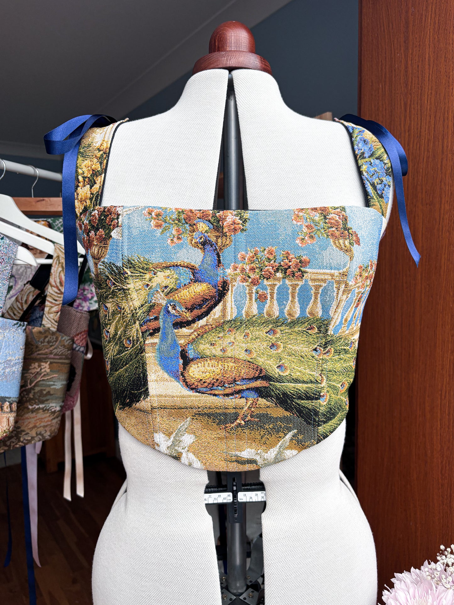 'Royal Feathers' Corset | XL Curved Bust
